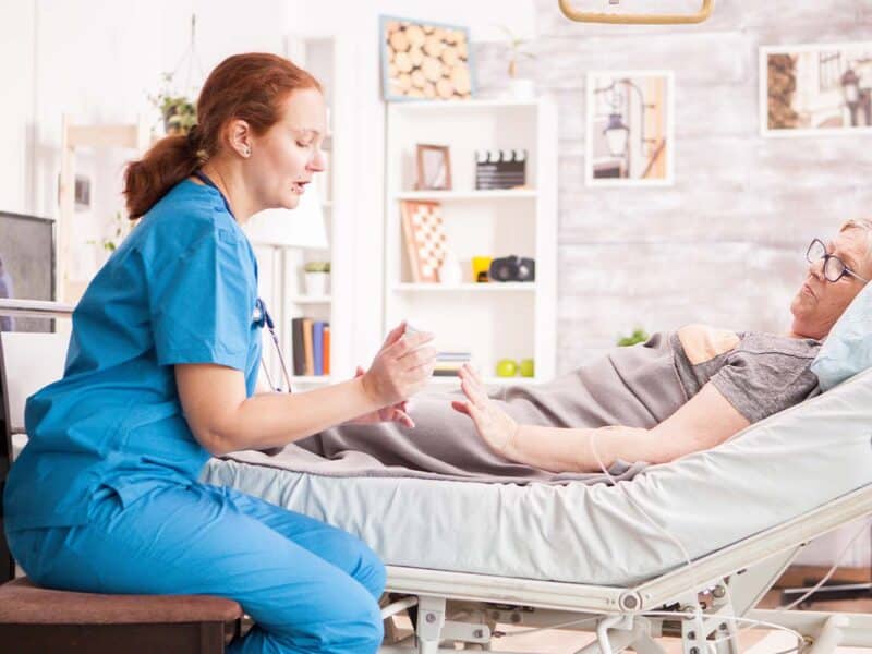 Intensivpflege zu Hause: Voraussetzungen, Ablauf und Kosten