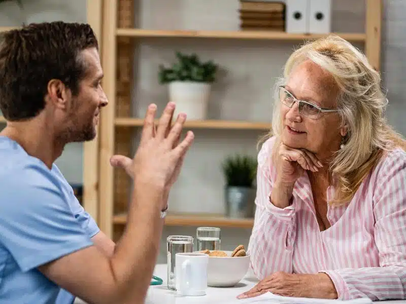 Pflegenoten abgeschafft: So erkennen Sie ab Juli 2026 die Qualität eines Pflegedienstes